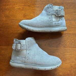 Stride rite Agnes silver boot 6.5 toddler